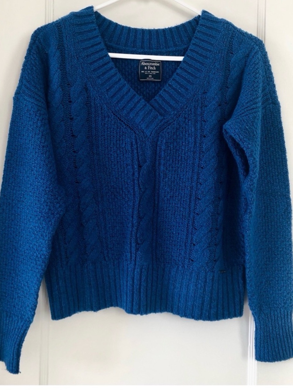 Abercrombie & Fitch Women's Cable V-Neck Sweater - Blue size small